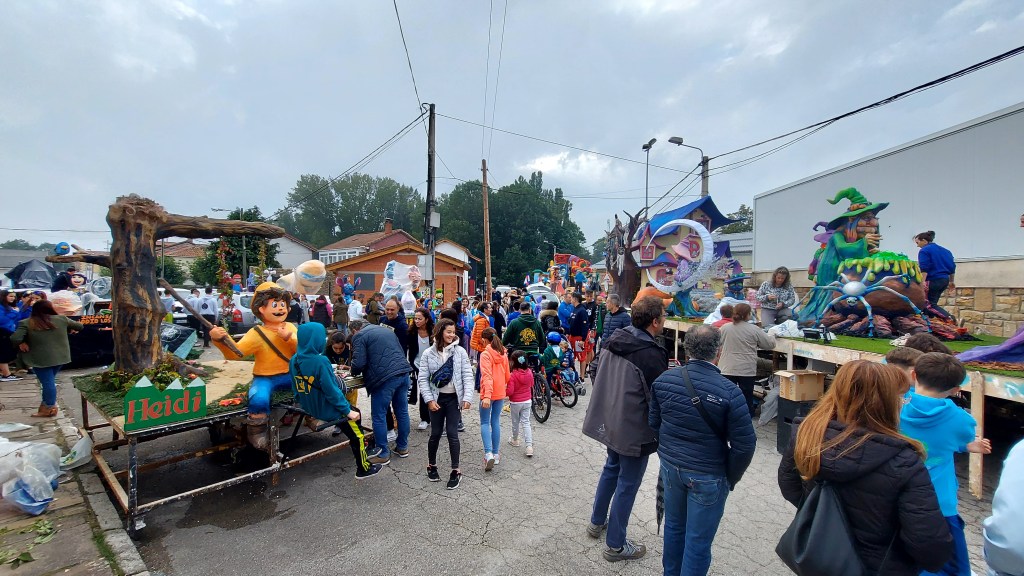 Ocho carrozas y doce minicarrozas protagonizarán esta noche el Desfile de Carrozas Artísticas de San&nbsp;Mateo